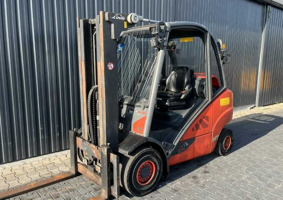 Linde H35T-02 - Forklift LPG: gambar 1 Linde H35T-02 - Forklift LPG: gambar 1