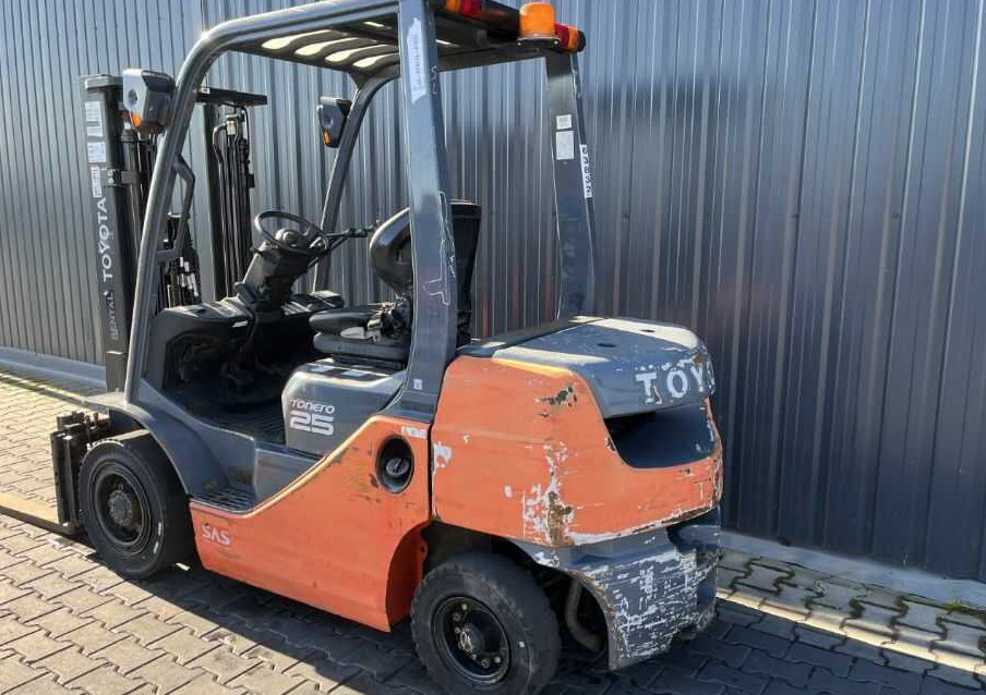 Toyota 8FDF25 - Forklift diesel: gambar 3 Toyota 8FDF25 - Forklift diesel: gambar 3