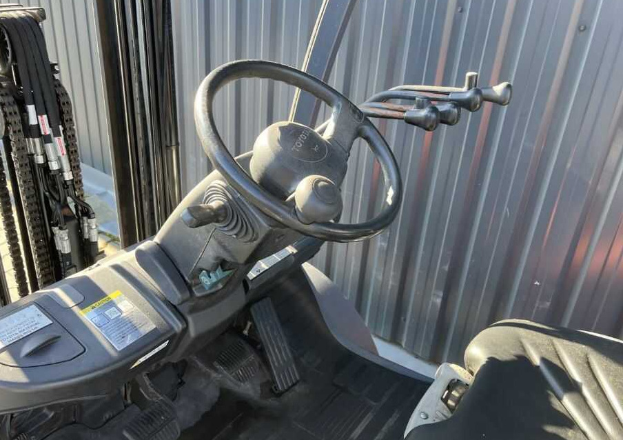 Toyota 8FDF25 - Forklift diesel: gambar 5 Toyota 8FDF25 - Forklift diesel: gambar 5
