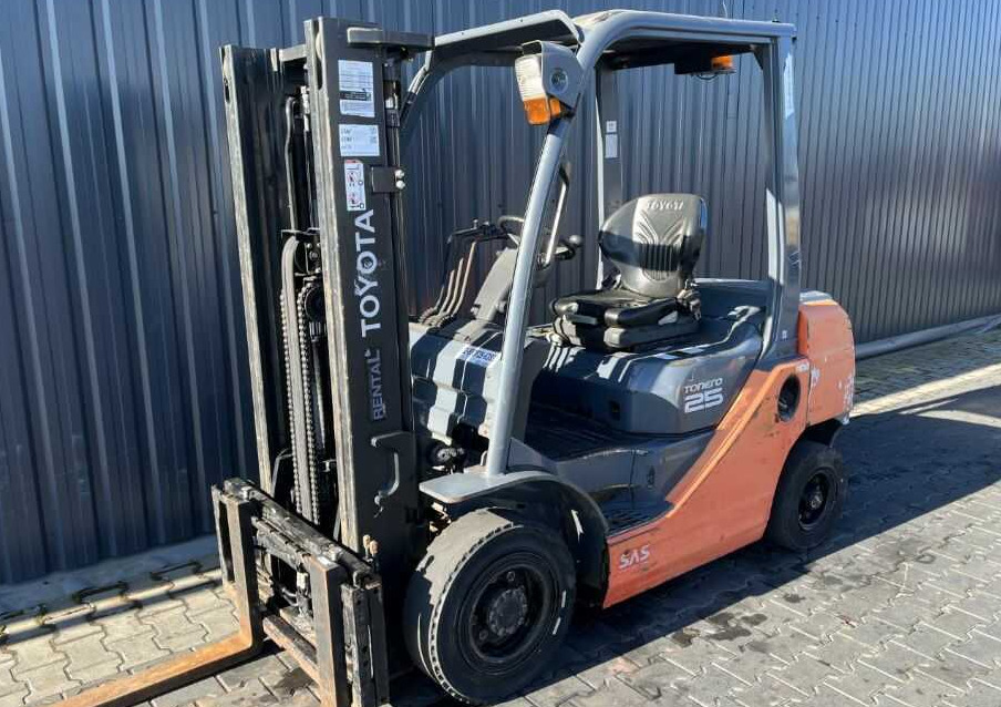 Toyota 8FDF25 - Forklift diesel: gambar 1 Toyota 8FDF25 - Forklift diesel: gambar 1