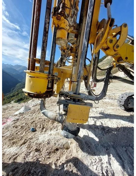 Atlas-Copco Roc F6 - Anjungan pengeboran: gambar 2 Atlas-Copco Roc F6 - Anjungan pengeboran: gambar 2