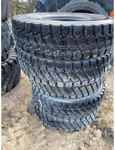 DUNLOP 12.00R20 SP931 - Roda/ Ban: gambar 1 DUNLOP 12.00R20 SP931 - Roda/ Ban: gambar 1