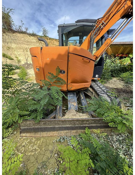 Ekskavator mini Kobelco SK75: gambar 7 Ekskavator mini Kobelco SK75: gambar 7