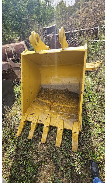 Komatsu PC200 - Ember: gambar 1 Komatsu PC200 - Ember: gambar 1