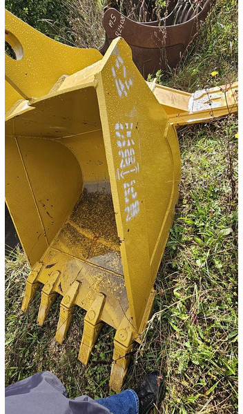 Komatsu PC200 - Ember: gambar 3 Komatsu PC200 - Ember: gambar 3