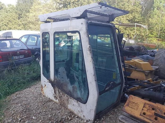 Liebherr A904 R904 A914 R914 A924 R924 A934 R934 A944 R944 A954 R954 - - Kabin dan interior: gambar 3 Liebherr A904 R904 A914 R914 A924 R924 A934 R934 A944 R944 A954 R954 - - Kabin dan interior: gambar 3