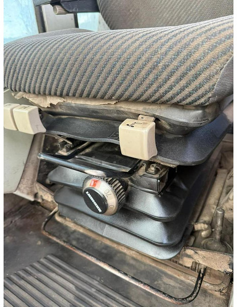 Liebherr R934B EW - Ekskavator perayap: gambar 5 Liebherr R934B EW - Ekskavator perayap: gambar 5