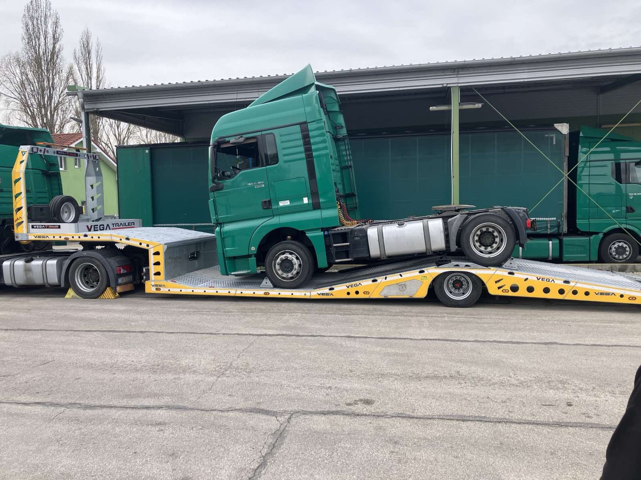 1 AXLE ARLA TRUCK CARRIER - Semi-trailer autotransporter: gambar 2 1 AXLE ARLA TRUCK CARRIER - Semi-trailer autotransporter: gambar 2