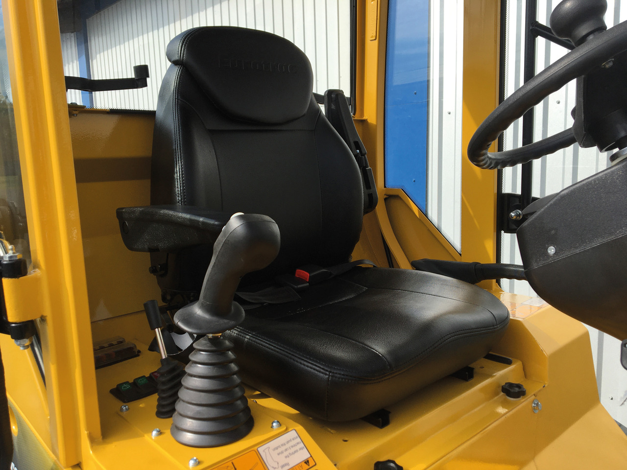 Pemuat ringkas baru EUROTRAC W12 CMF: gambar 11