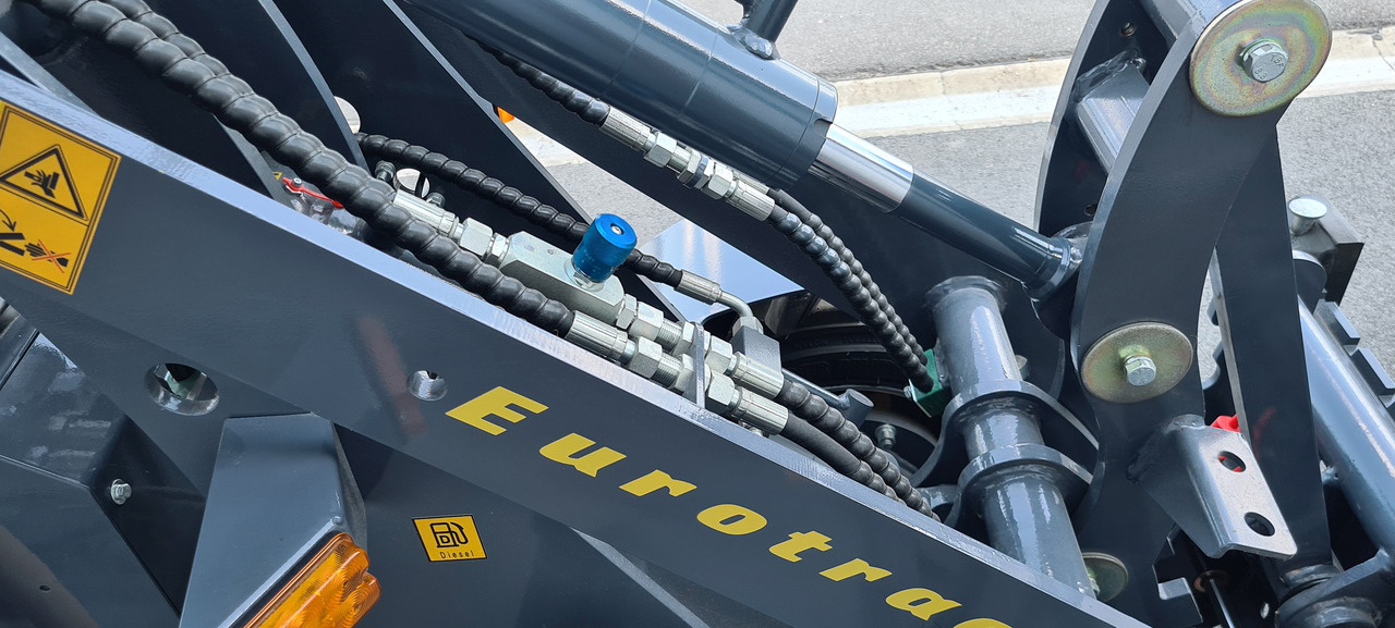 Eurotrac W10 Radlader Hoflader - Pemuat ringkas: gambar 3 Eurotrac W10 Radlader Hoflader - Pemuat ringkas: gambar 3