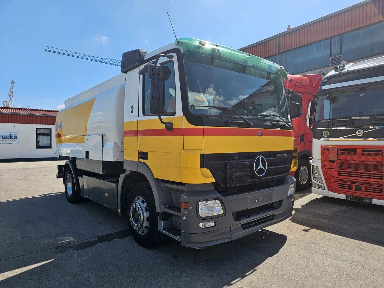 Mercedes-Benz ACTROS 1832 * OBER-& UNTER * 2 KAMMER * KLIMA * - Truk tangki: gambar 3 Mercedes-Benz ACTROS 1832 * OBER-& UNTER * 2 KAMMER * KLIMA * - Truk tangki: gambar 3