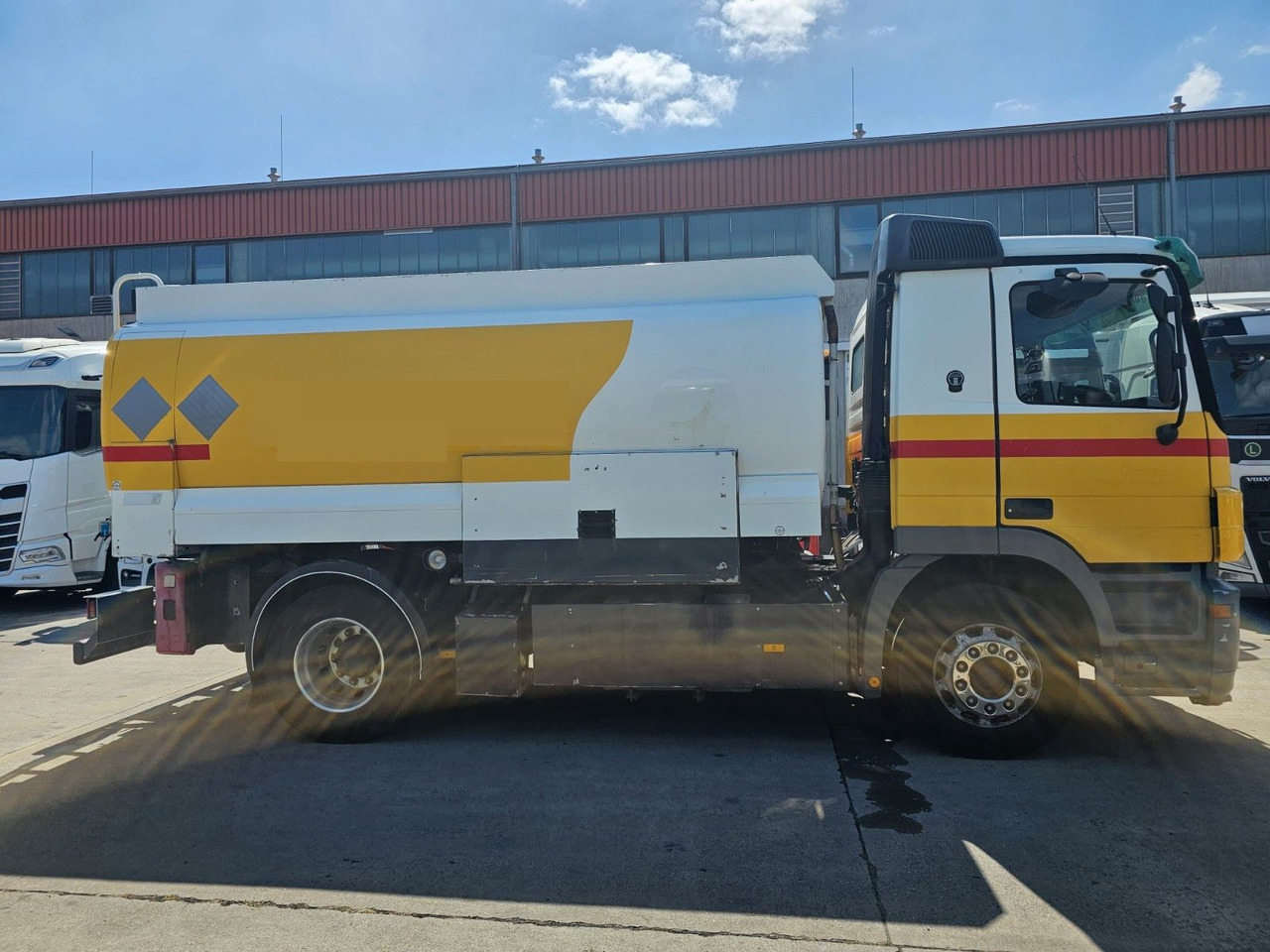Mercedes-Benz ACTROS 1832 * OBER-& UNTER * 2 KAMMER * KLIMA * - Truk tangki: gambar 4 Mercedes-Benz ACTROS 1832 * OBER-& UNTER * 2 KAMMER * KLIMA * - Truk tangki: gambar 4