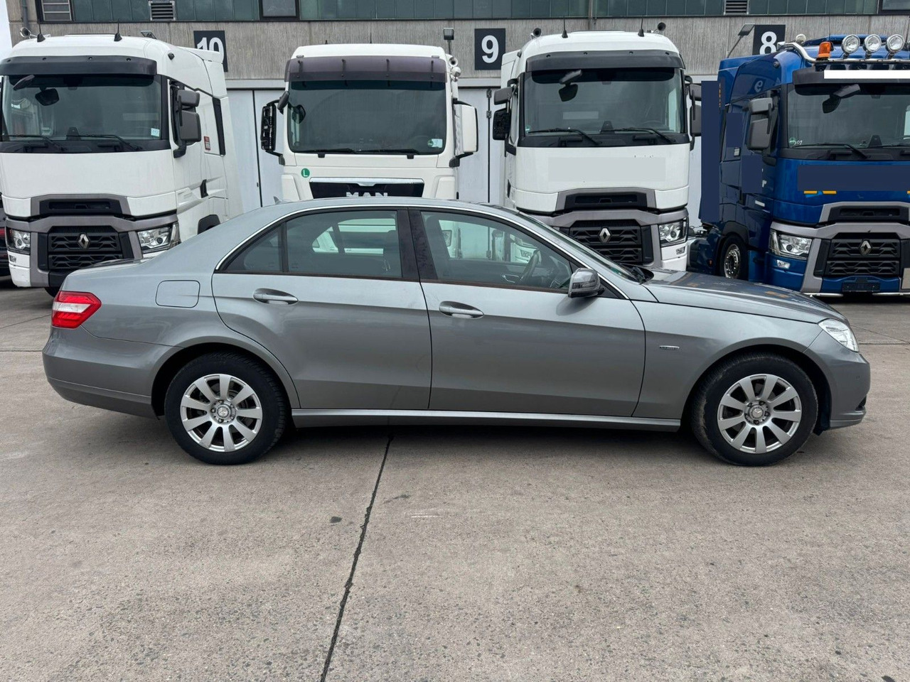 Mercedes-Benz E 200 CGI * PDC VORNE UND HINTEN * 2. HAND * - Mobil sedan: gambar 4 Mercedes-Benz E 200 CGI * PDC VORNE UND HINTEN * 2. HAND * - Mobil sedan: gambar 4