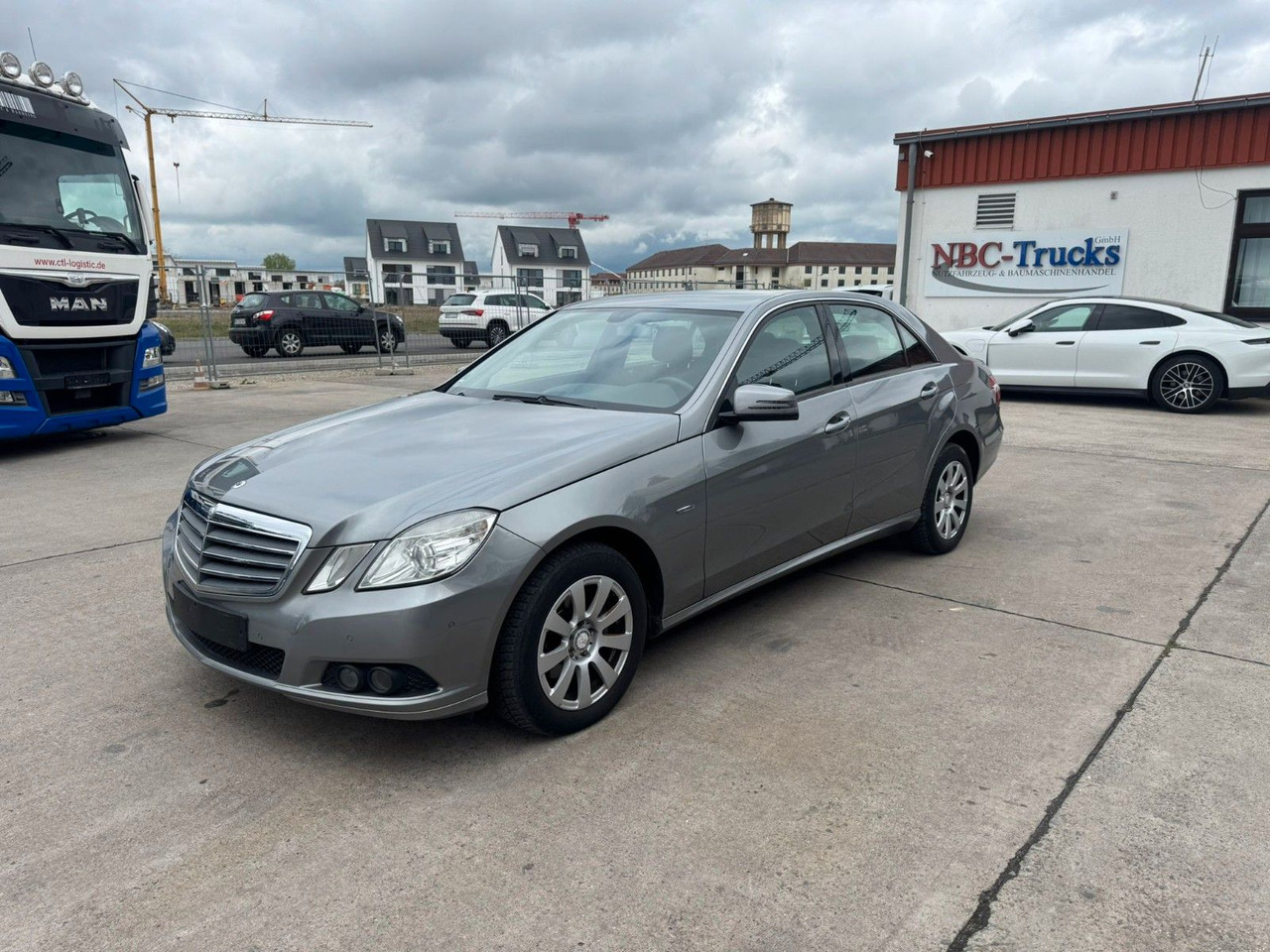Mercedes-Benz E 200 CGI * PDC VORNE UND HINTEN * 2. HAND * - Mobil sedan: gambar 3 Mercedes-Benz E 200 CGI * PDC VORNE UND HINTEN * 2. HAND * - Mobil sedan: gambar 3