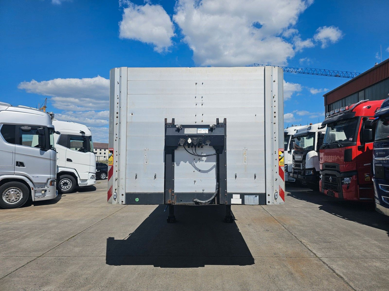 Schwarzmüller PLATEAU * J203 * J-SERIE * LIFTACHSE * - Semi-trailer flatbed: gambar 2 Schwarzmüller PLATEAU * J203 * J-SERIE * LIFTACHSE * - Semi-trailer flatbed: gambar 2