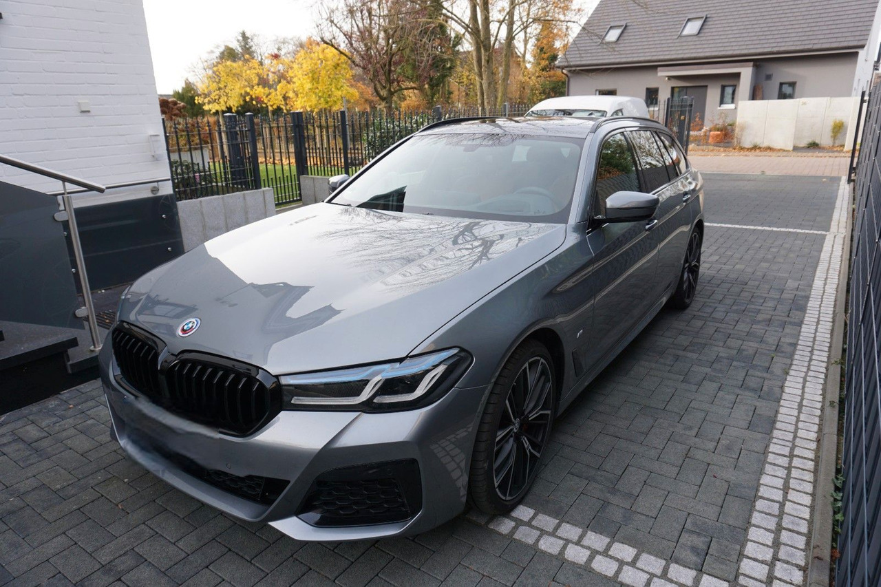 BMW 530 xDrive Touríng - Station wagon: gambar 1 BMW 530 xDrive Touríng - Station wagon: gambar 1