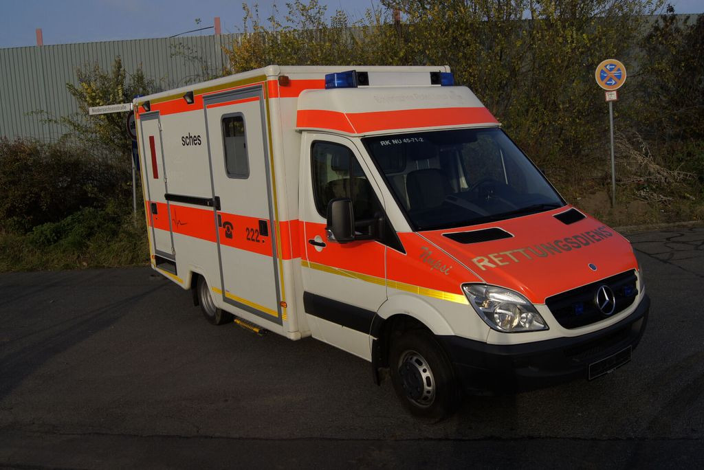Mercedes-Benz Sprinter 516 WAS Mercedes-Benz Sprinter 516 WAS - Ambulans: gambar 4 Mercedes-Benz Sprinter 516 WAS Mercedes-Benz Sprinter 516 WAS - Ambulans: gambar 4