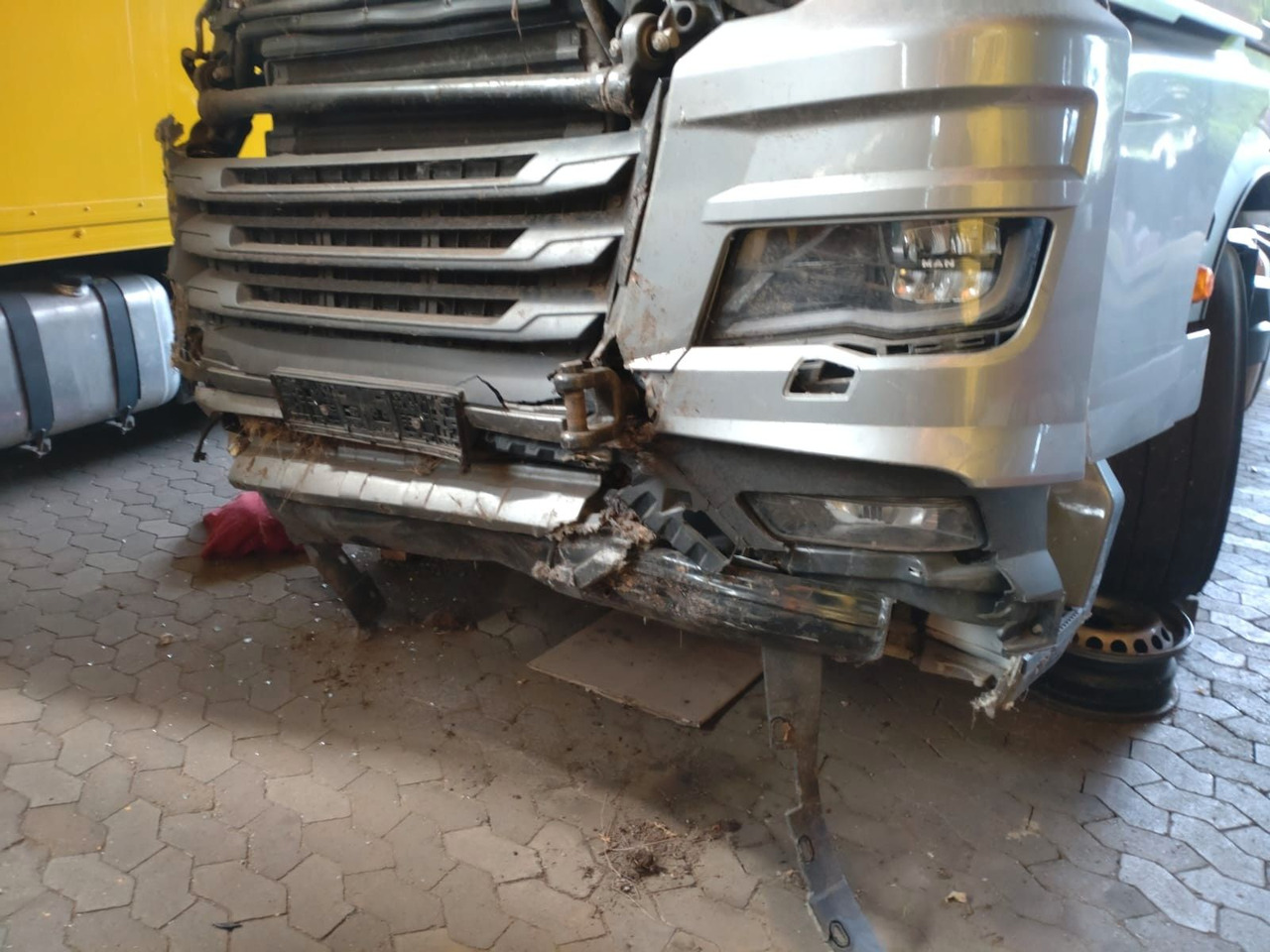 MAN TGX 18.510 - Tractor head: gambar 3 MAN TGX 18.510 - Tractor head: gambar 3