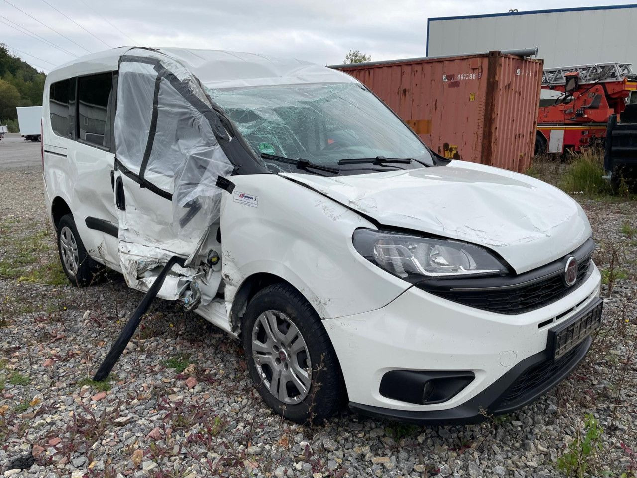 Fiat Doblo Maxi 1.6 M-Jet Euro6 Klima ZV - Van penumpang: gambar 1 Fiat Doblo Maxi 1.6 M-Jet Euro6 Klima ZV - Van penumpang: gambar 1