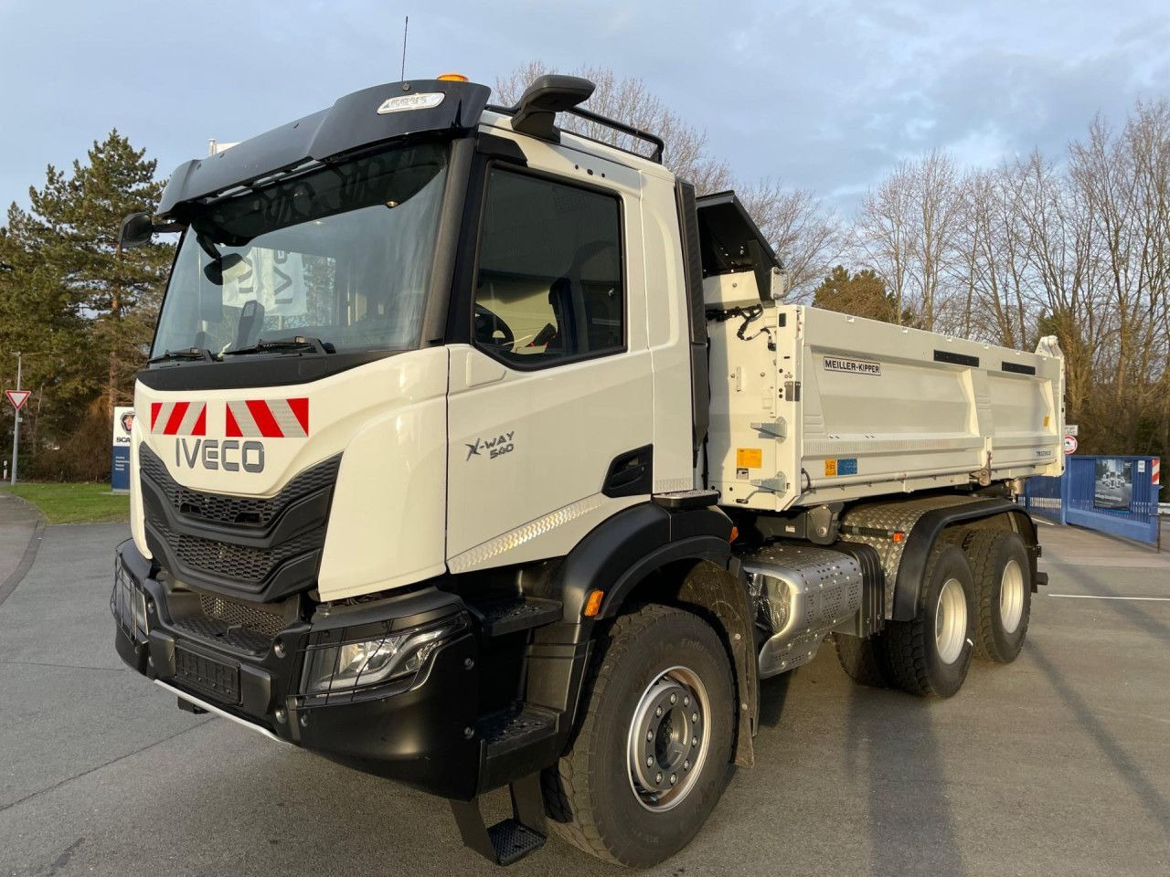 Iveco AD300X54Z HR X-WAY - Van jungkit: gambar 2 Iveco AD300X54Z HR X-WAY - Van jungkit: gambar 2