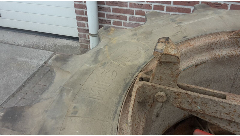 Dubbellucht 34 inch - Roda/ Ban: gambar 4 Dubbellucht 34 inch - Roda/ Ban: gambar 4