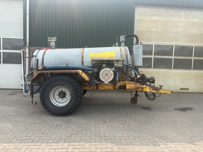 Enkelas waterwagen - Gebruikt - Penyebar kotoran: gambar 1 Enkelas waterwagen - Gebruikt - Penyebar kotoran: gambar 1