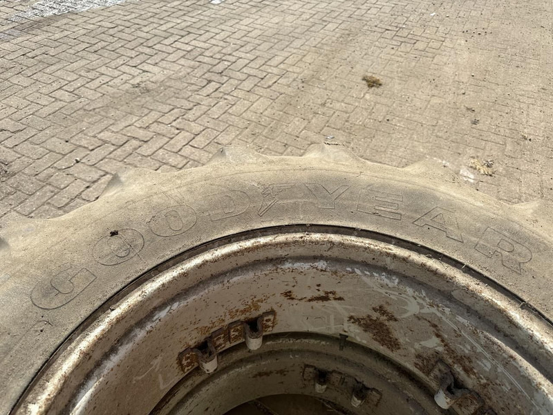 Goodyear banden 14.9 R28 - Gebruikt - Roda/ Ban: gambar 5 Goodyear banden 14.9 R28 - Gebruikt - Roda/ Ban: gambar 5