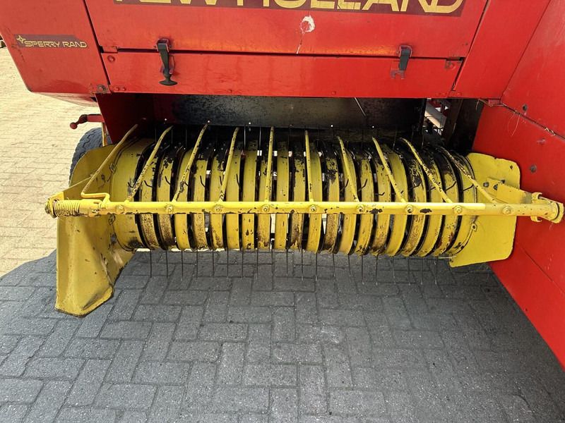 New Holland 276 - Baler persegi: gambar 5 New Holland 276 - Baler persegi: gambar 5