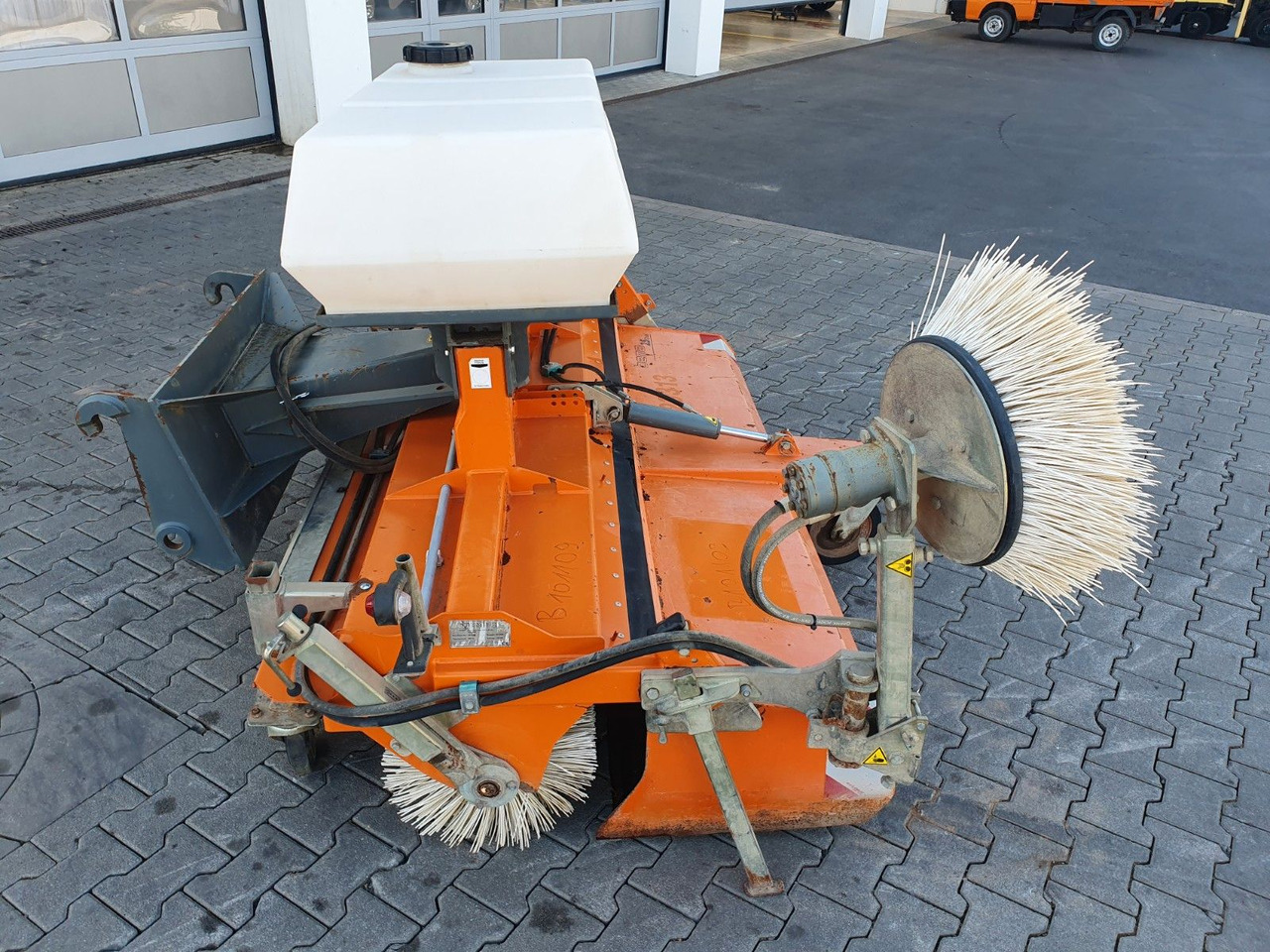 Bema 25 Dual Kehrmaschine / 2.050 mm / 2020 - Sapu: gambar 4 Bema 25 Dual Kehrmaschine / 2.050 mm / 2020 - Sapu: gambar 4