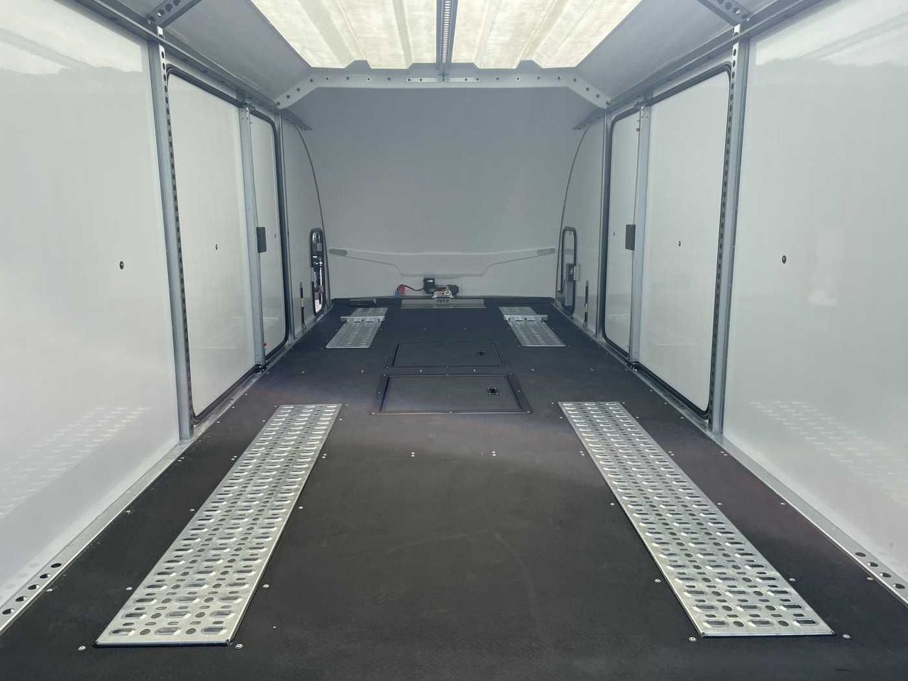 Brian James Race Transporter 7 / 6,16 m 3.500 kg - Trailer autotransporter: gambar 4 Brian James Race Transporter 7 / 6,16 m 3.500 kg - Trailer autotransporter: gambar 4