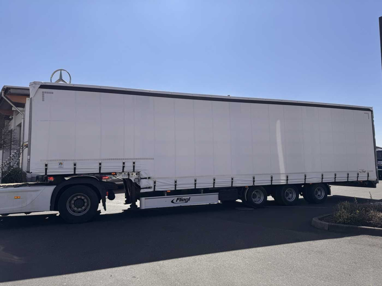 Fliegl SDS 350 Schiebeplane+Verdeck XL SAF 20.900Km - Semi-trailer low bed: gambar 4 Fliegl SDS 350 Schiebeplane+Verdeck XL SAF 20.900Km - Semi-trailer low bed: gambar 4