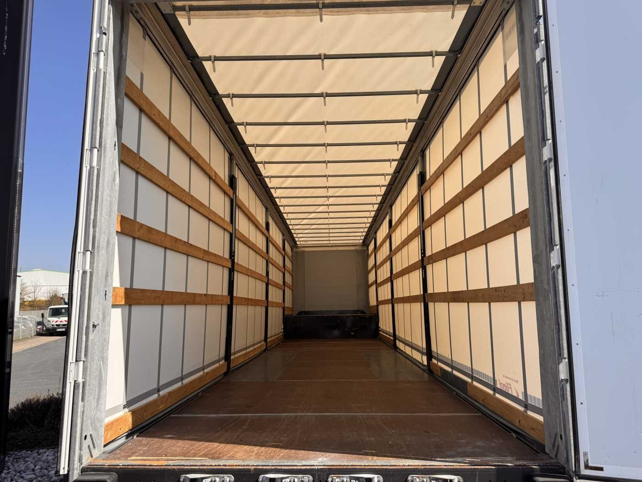 Semi-trailer low bed Fliegl SDS 350 Schiebeplane+Verdeck XL SAF 20.900Km: gambar 10 Semi-trailer low bed Fliegl SDS 350 Schiebeplane+Verdeck XL SAF 20.900Km: gambar 10