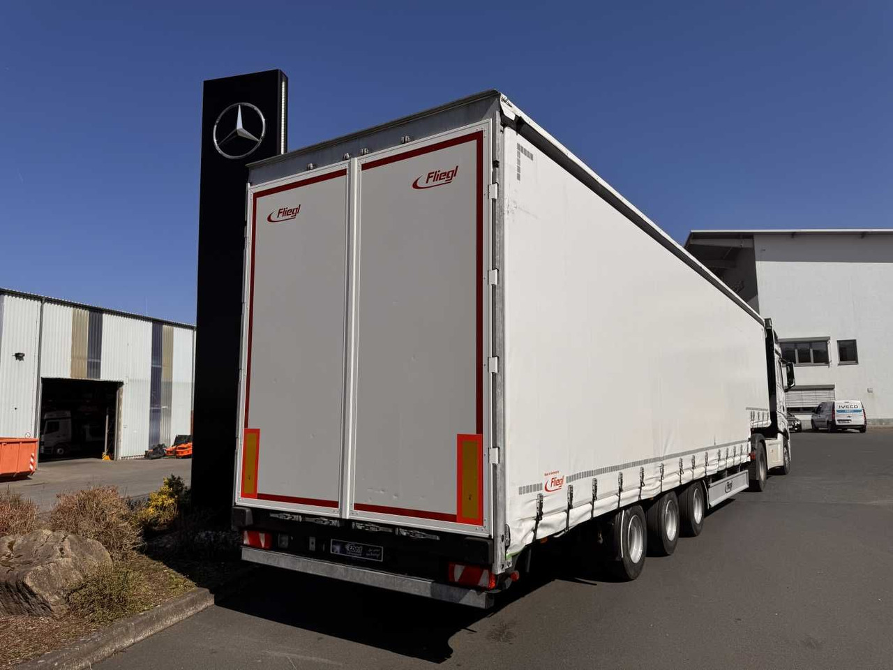 Fliegl SDS 350 Schiebeplane+Verdeck XL SAF 20.900Km - Semi-trailer low bed: gambar 5 Fliegl SDS 350 Schiebeplane+Verdeck XL SAF 20.900Km - Semi-trailer low bed: gambar 5