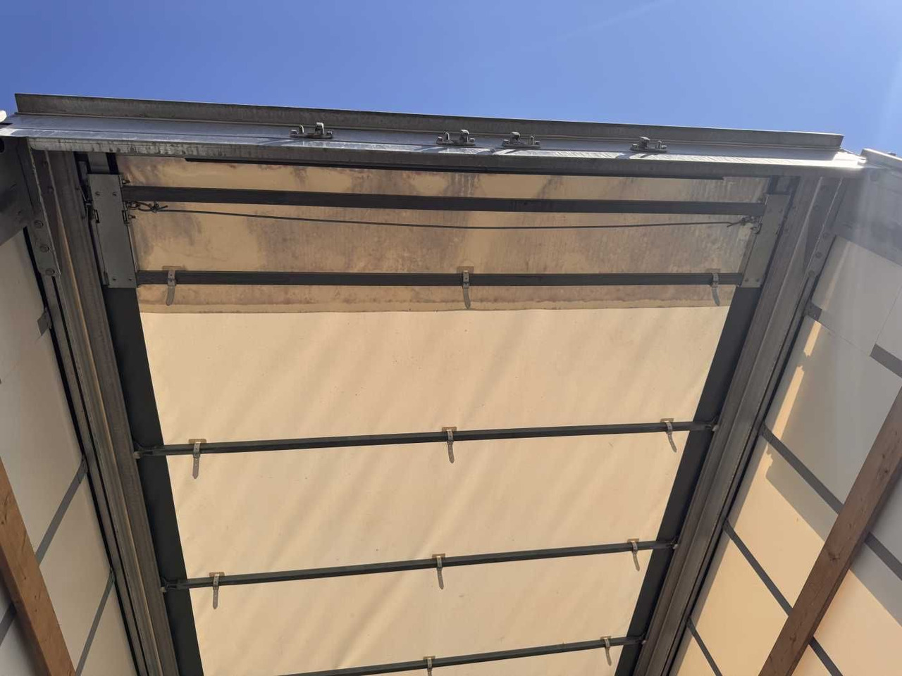 Semi-trailer low bed Fliegl SDS 350 Schiebeplane+Verdeck XL SAF 20.900Km: gambar 12 Semi-trailer low bed Fliegl SDS 350 Schiebeplane+Verdeck XL SAF 20.900Km: gambar 12