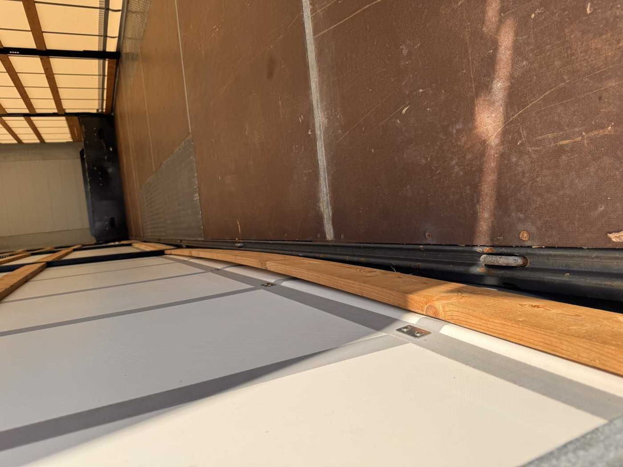 Semi-trailer low bed Fliegl SDS 350 Schiebeplane+Verdeck XL SAF 20.900Km: gambar 13 Semi-trailer low bed Fliegl SDS 350 Schiebeplane+Verdeck XL SAF 20.900Km: gambar 13