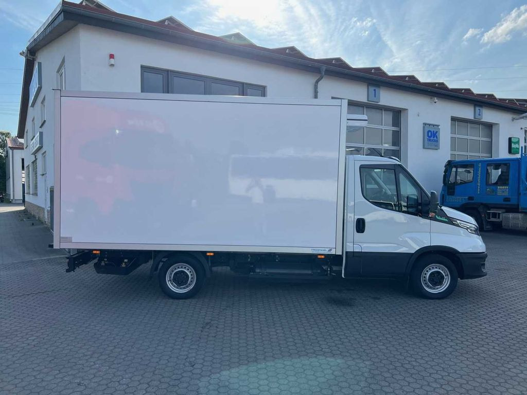 Iveco 35S14 A8 CNG Koffer *3-Sitze*Klima*Automatik* Iveco 35S14 A8 CNG Koffer *3-Sitze*Klima*Automatik* - Van berpendingin: gambar 3 Iveco 35S14 A8 CNG Koffer *3-Sitze*Klima*Automatik* Iveco 35S14 A8 CNG Koffer *3-Sitze*Klima*Automatik* - Van berpendingin: gambar 3