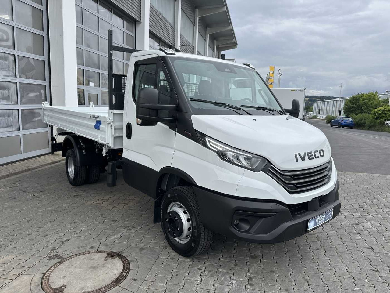 Iveco 70C18H 3-S.-Kipper Meiller *R3.450mm*2xAHK* - Van jungkit: gambar 3 Iveco 70C18H 3-S.-Kipper Meiller *R3.450mm*2xAHK* - Van jungkit: gambar 3