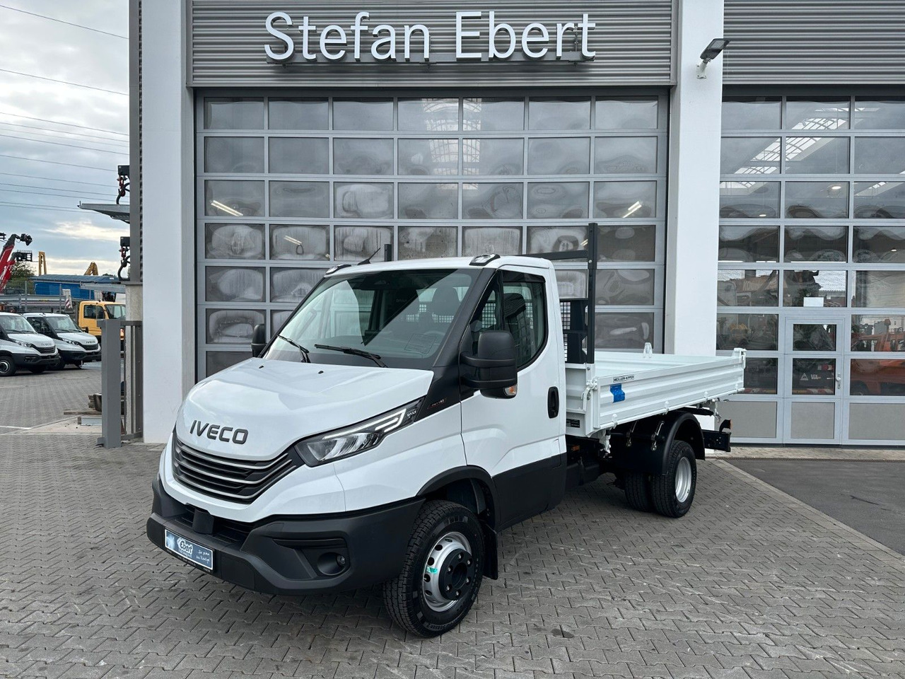 Iveco 70C18H 3-S.-Kipper Meiller *R3.450mm*2xAHK* - Van jungkit: gambar 1 Iveco 70C18H 3-S.-Kipper Meiller *R3.450mm*2xAHK* - Van jungkit: gambar 1