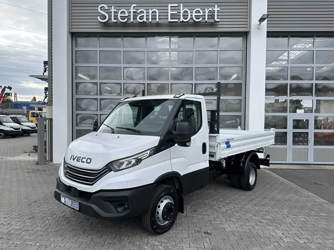 Iveco 70C18H 3-S.-Kipper Meiller *R3.450mm*2xAHK* - Van jungkit: gambar 1 Iveco 70C18H 3-S.-Kipper Meiller *R3.450mm*2xAHK* - Van jungkit: gambar 1