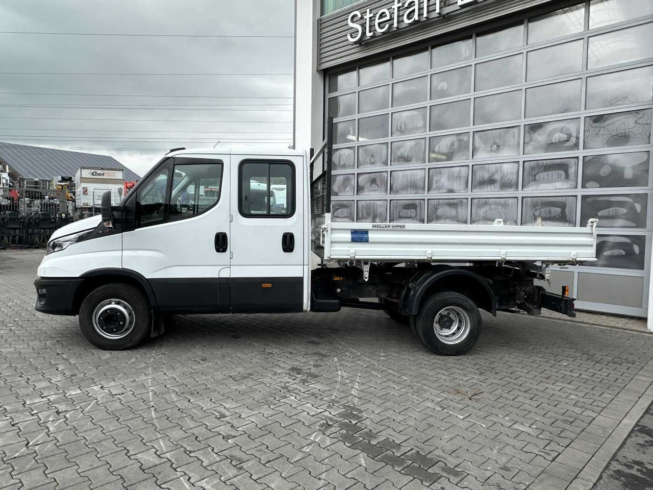 Iveco 70C18H 3-S.Kipper *R.3750mm*7Sitze*AHK* - Van jungkit: gambar 2 Iveco 70C18H 3-S.Kipper *R.3750mm*7Sitze*AHK* - Van jungkit: gambar 2