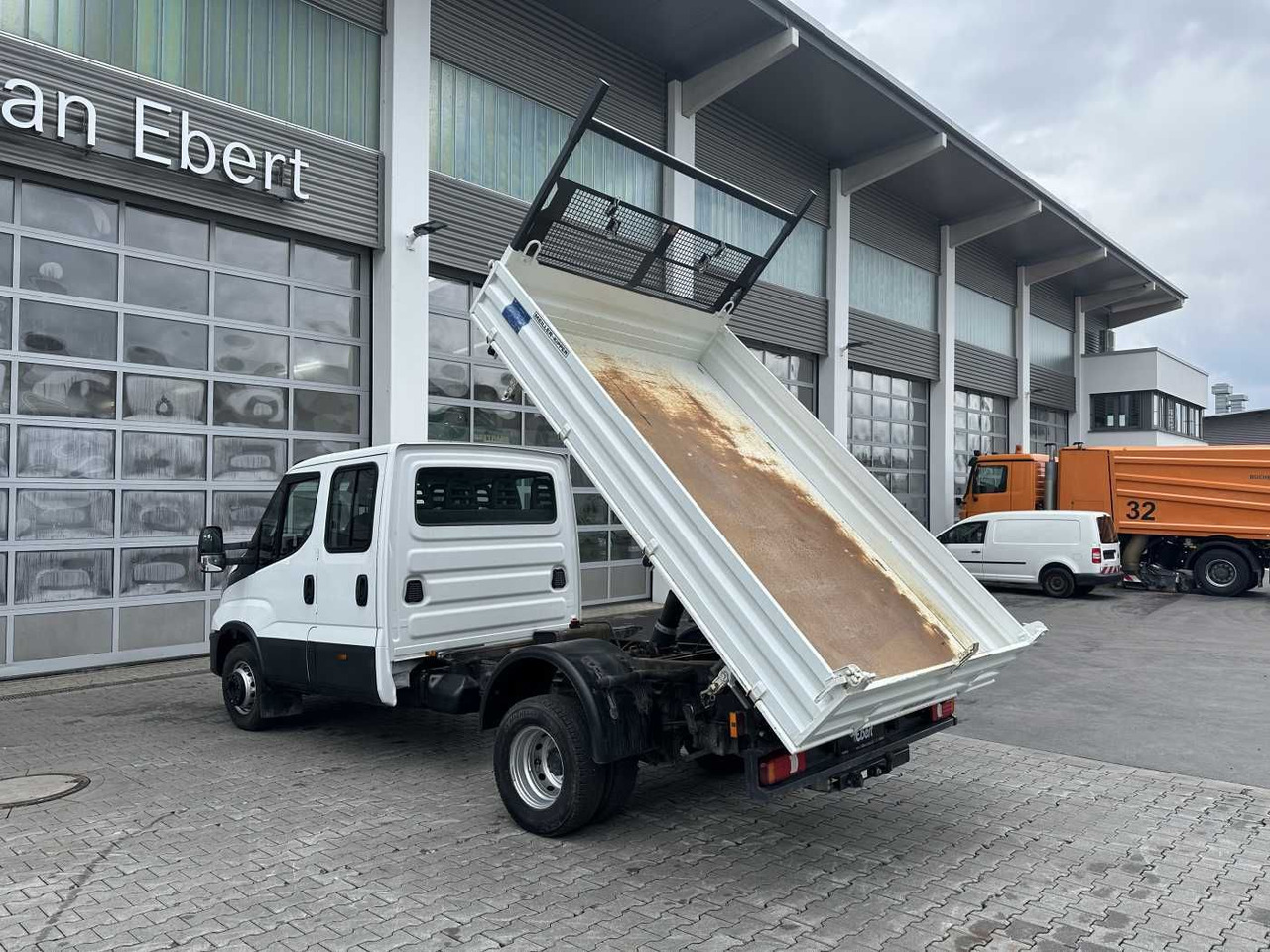 Iveco 70C18H 3-S.Kipper *R.3750mm*7Sitze*AHK* - Van jungkit: gambar 3 Iveco 70C18H 3-S.Kipper *R.3750mm*7Sitze*AHK* - Van jungkit: gambar 3