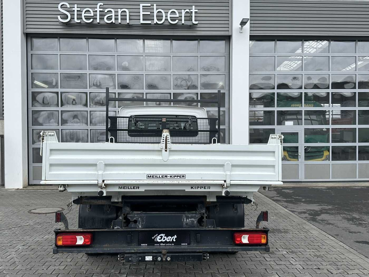 Iveco 70C18H 3-S.Kipper *R.3750mm*7Sitze*AHK* - Van jungkit: gambar 4 Iveco 70C18H 3-S.Kipper *R.3750mm*7Sitze*AHK* - Van jungkit: gambar 4