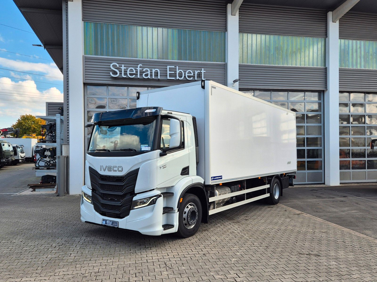 Iveco AD190S40/FP Lamberet Mitsubishi LBW Tür AHK - Truk berpendingin: gambar 1 Iveco AD190S40/FP Lamberet Mitsubishi LBW Tür AHK - Truk berpendingin: gambar 1