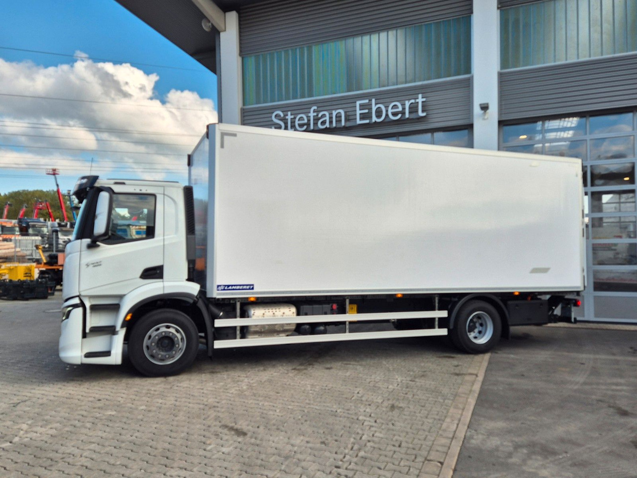 Iveco AD190S40/FP Lamberet Mitsubishi LBW Tür AHK - Truk berpendingin: gambar 5 Iveco AD190S40/FP Lamberet Mitsubishi LBW Tür AHK - Truk berpendingin: gambar 5