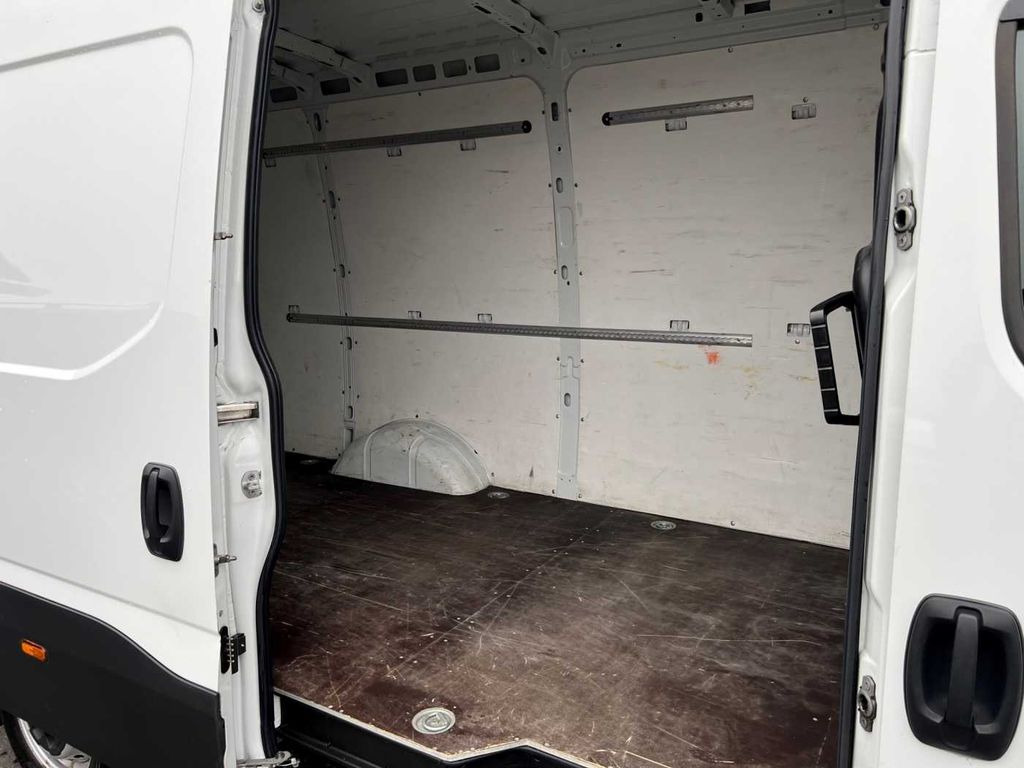 Iveco Daily 35 S 16 V *Klima*3.520mm* - Van panel: gambar 4 Iveco Daily 35 S 16 V *Klima*3.520mm* - Van panel: gambar 4
