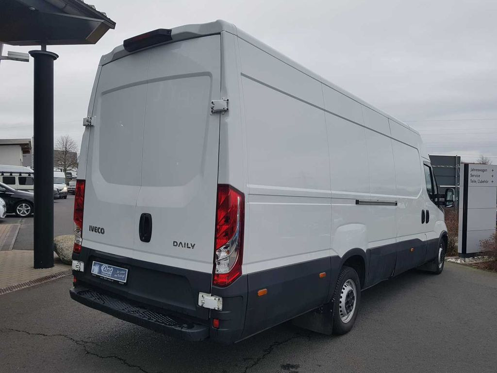Iveco Daily 35 S 16 V *Klima*L4.100mm* Iveco Daily 35 S 16 V *Klima*L4.100mm* - Van panel: gambar 4 Iveco Daily 35 S 16 V *Klima*L4.100mm* Iveco Daily 35 S 16 V *Klima*L4.100mm* - Van panel: gambar 4