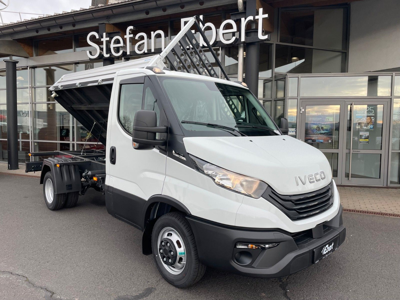 Iveco Daily 35C14 A8 *R3.450mm*Automatik* 7x vorhanden - Van jungkit: gambar 1 Iveco Daily 35C14 A8 *R3.450mm*Automatik* 7x vorhanden - Van jungkit: gambar 1