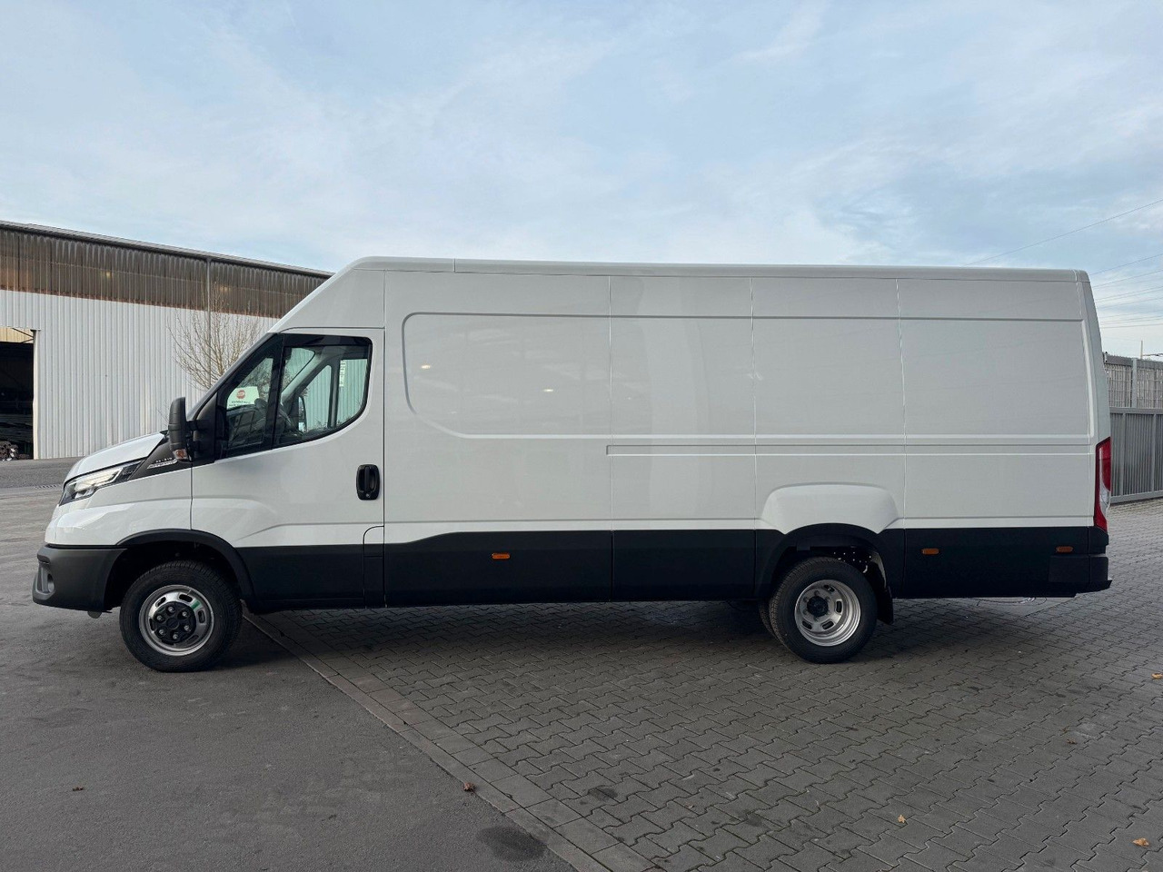Iveco Daily 35C21 HA8 *R4.100mm*AHK*LED*Automatik* - Van panel: gambar 5 Iveco Daily 35C21 HA8 *R4.100mm*AHK*LED*Automatik* - Van panel: gambar 5