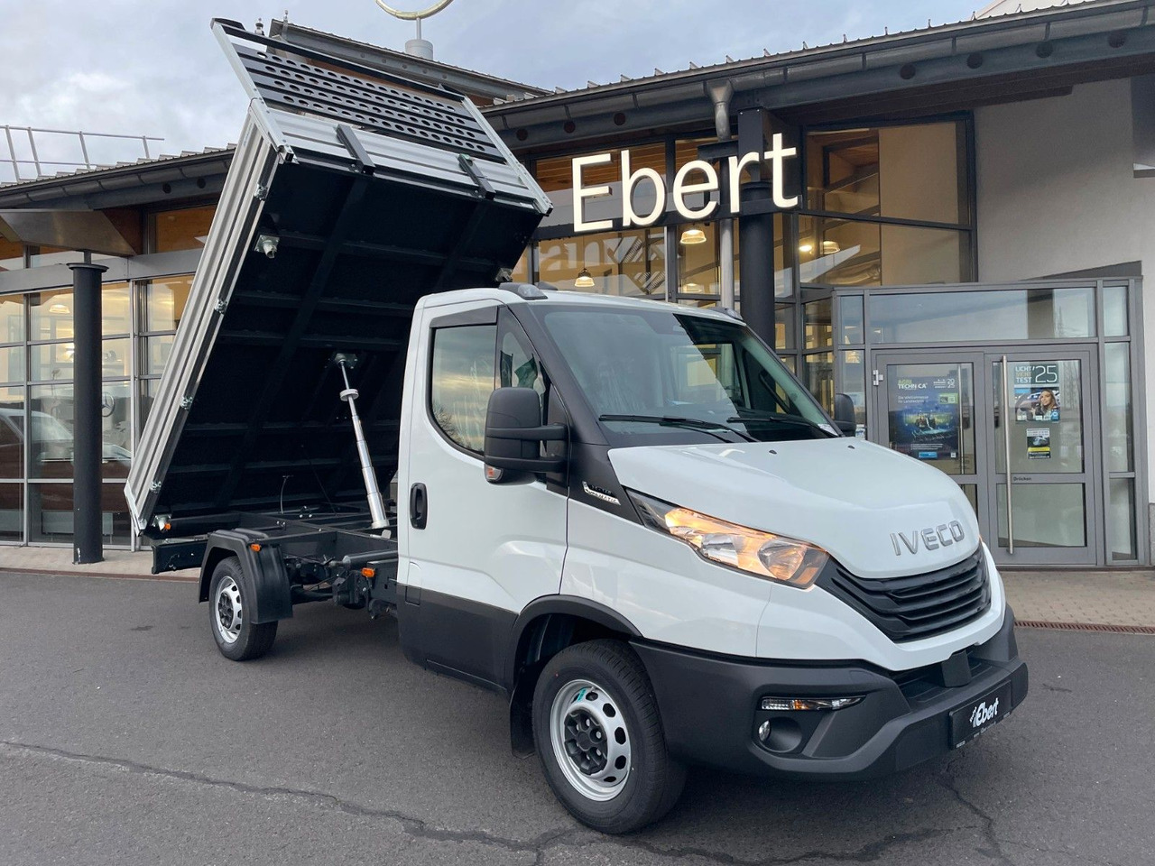 Iveco Daily 35S14 A8*R3.450mm*Automatik*Kamera*2Sitze* - Van jungkit: gambar 1 Iveco Daily 35S14 A8*R3.450mm*Automatik*Kamera*2Sitze* - Van jungkit: gambar 1