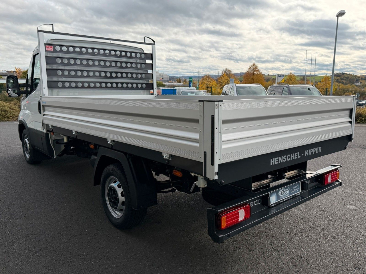 Iveco Daily 35S14 A8*R3.450mm*Automatik*Kamera*2Sitze* - Van jungkit: gambar 4 Iveco Daily 35S14 A8*R3.450mm*Automatik*Kamera*2Sitze* - Van jungkit: gambar 4